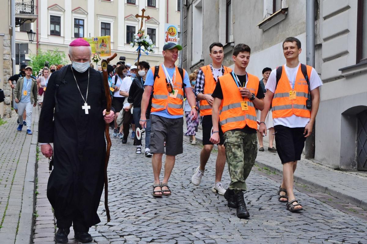 Idą na Jasną Górę w formie sztafety [ZDJĘCIA]