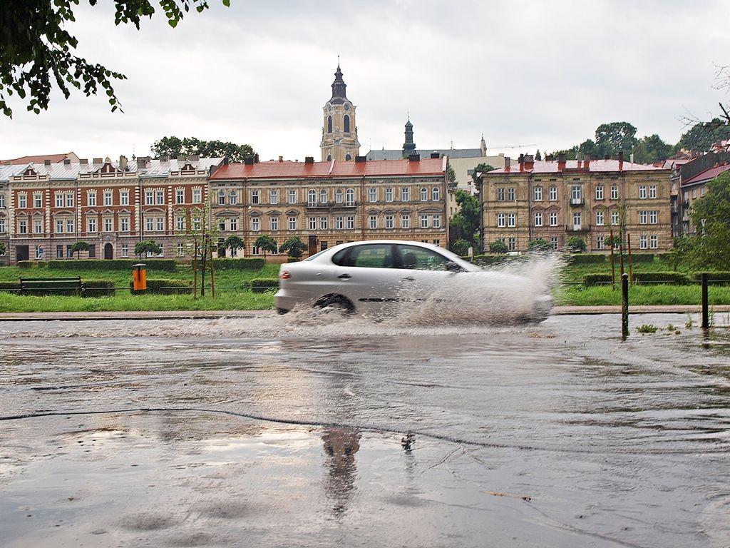 Wybrzeże Jana Pawła II w Przemyślu zalane [ZDJĘCIA, WIDEO]