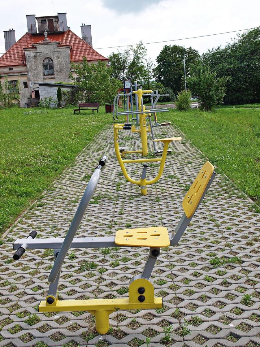 Plenerowej siłowni na Chrobrego nic „nie dolega”