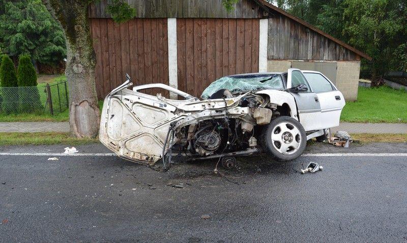 Tragedia na drodze. Nie żyje 20-latek, 5 osób rannych [ZDJĘCIA]