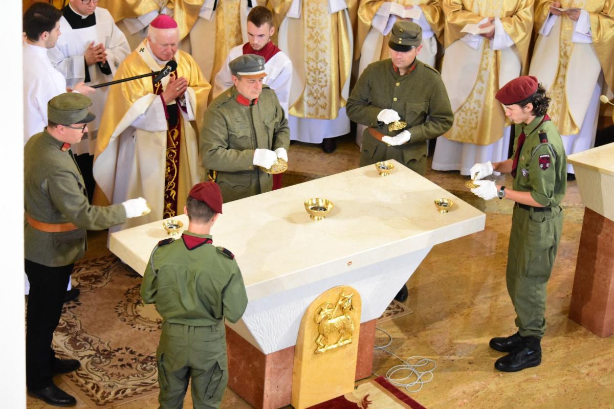 Abp Szal poświęcił kościół na Monte Cassino [ZDJĘCIA]