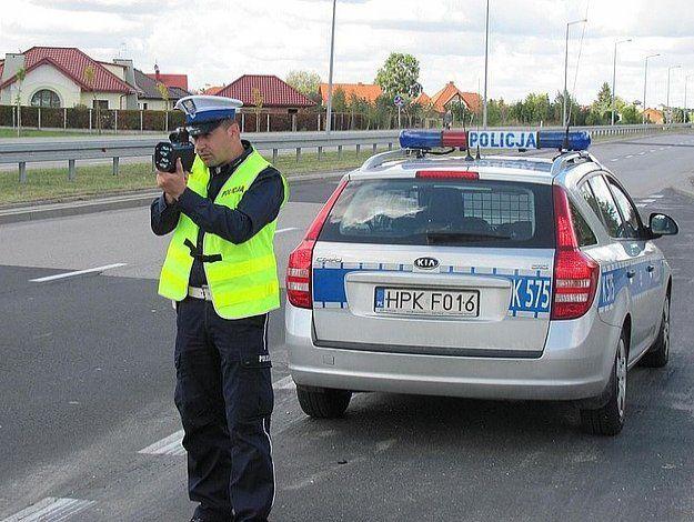 Przesadzili z prędkością. Stracili prawa jazdy