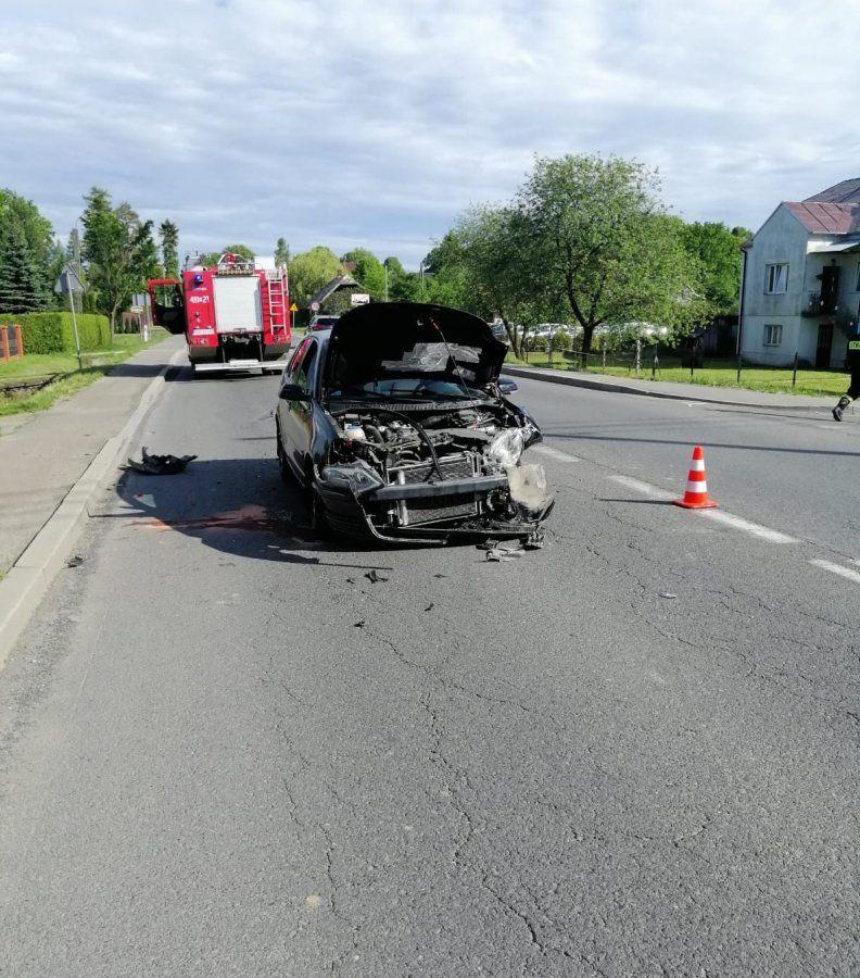 Volkswagenem wjechał w citroena. Przesunął go o 10 metrów [ZDJĘCIA]