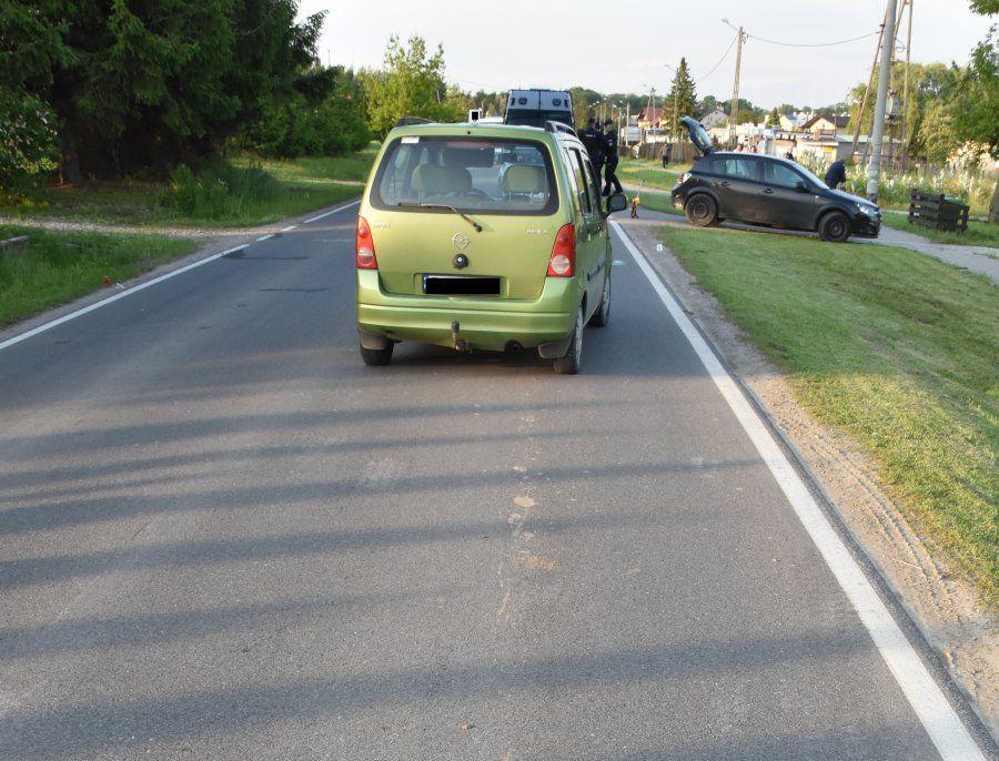 Pięciolatka wbiegła pod koła opla