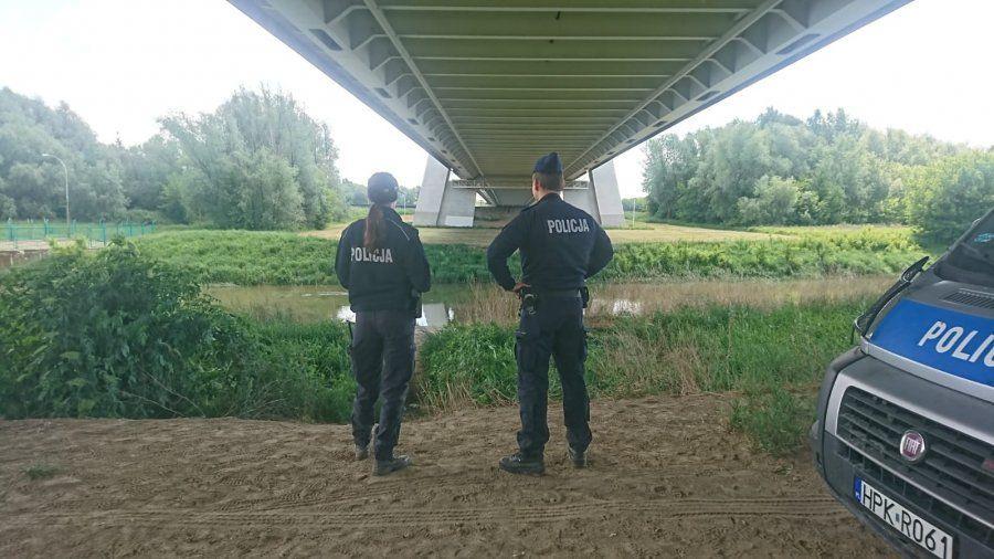 Z rzeki wyciągnięto zwłoki kobiety