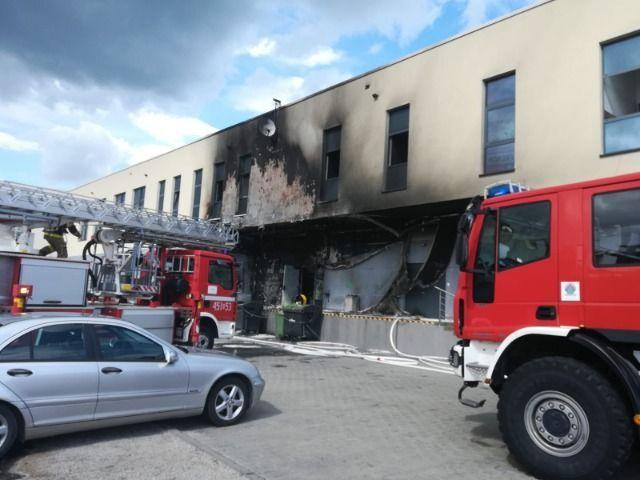 Pożar w galerii handlowej zniszczył część elewacji