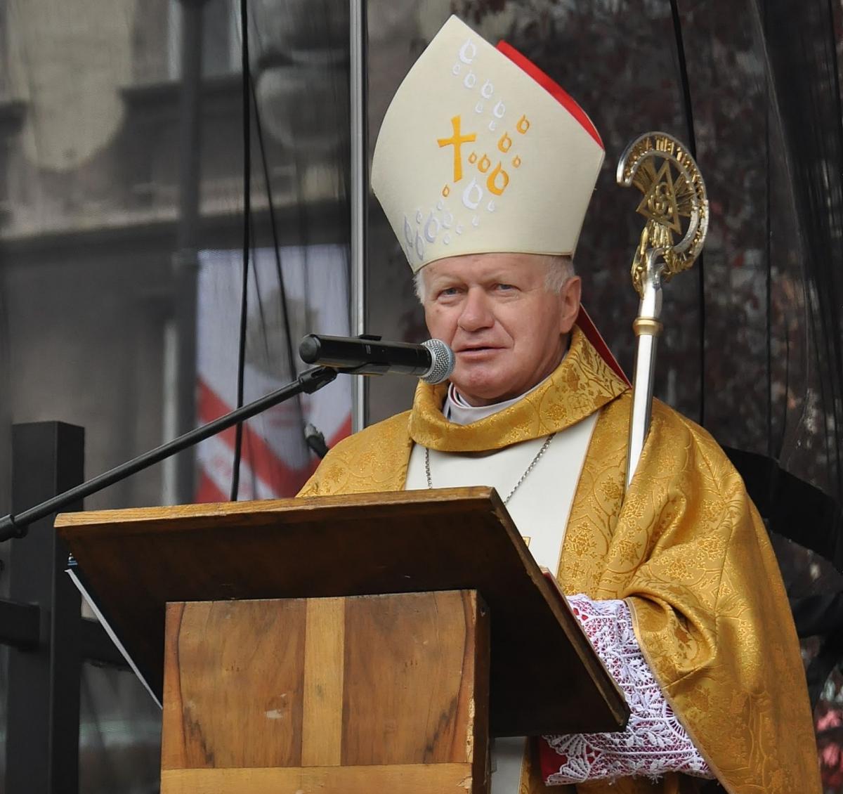 Więcej wsparcia, mniej oskarżeń – apelują biskupi