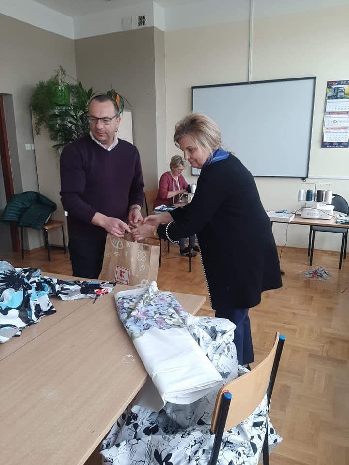 Gmina Żurawica dostarcza mieszkańcom maseczki – po 2 na dom