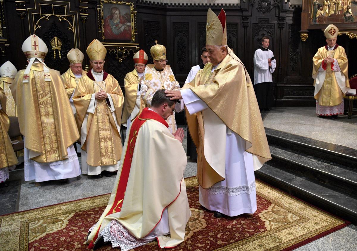W czasie choroby mama ofiarowała go Matce Bożej