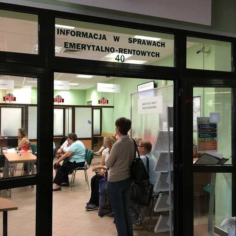 ZUS wypłaca trzynastki dla emerytów i rencistów