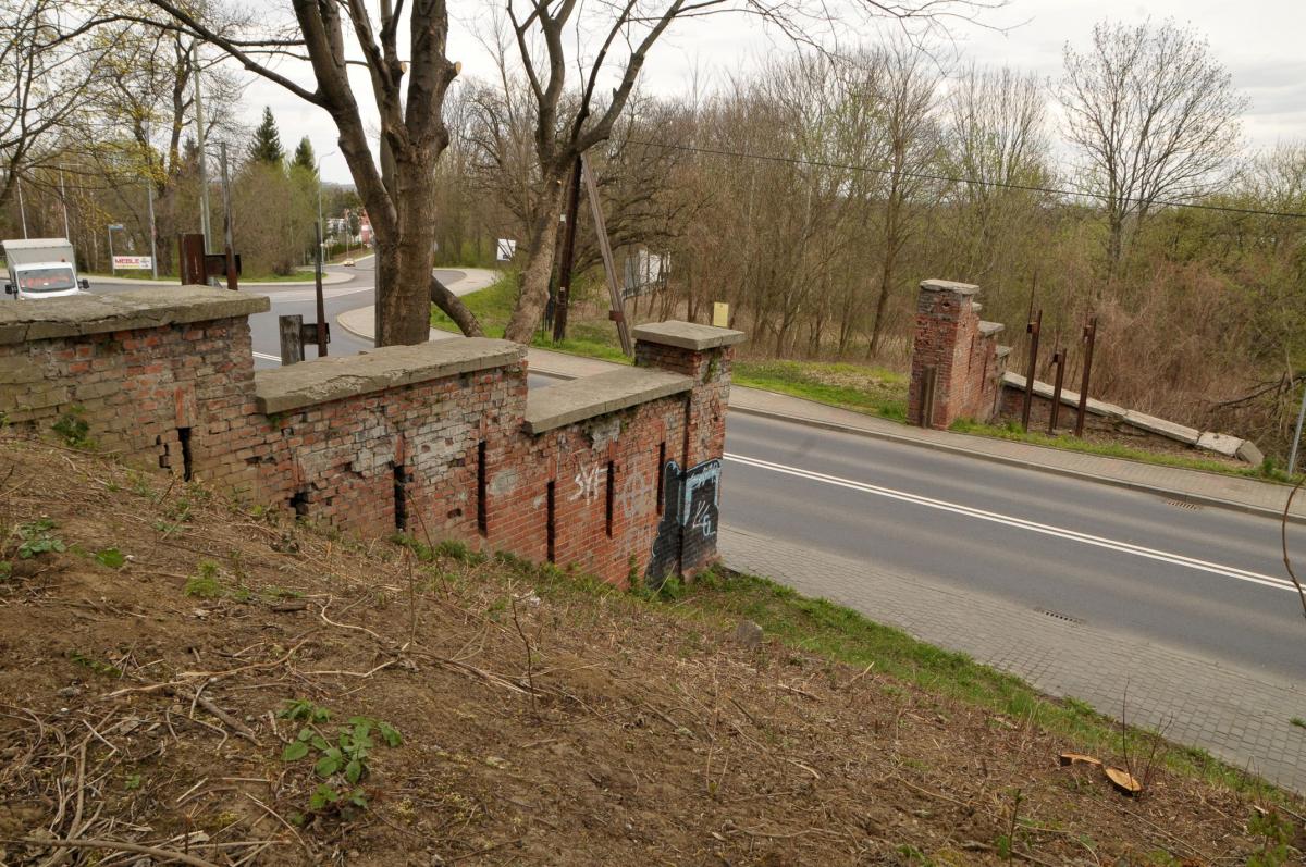 Prace na fortyfikacjach idą pełną parą
