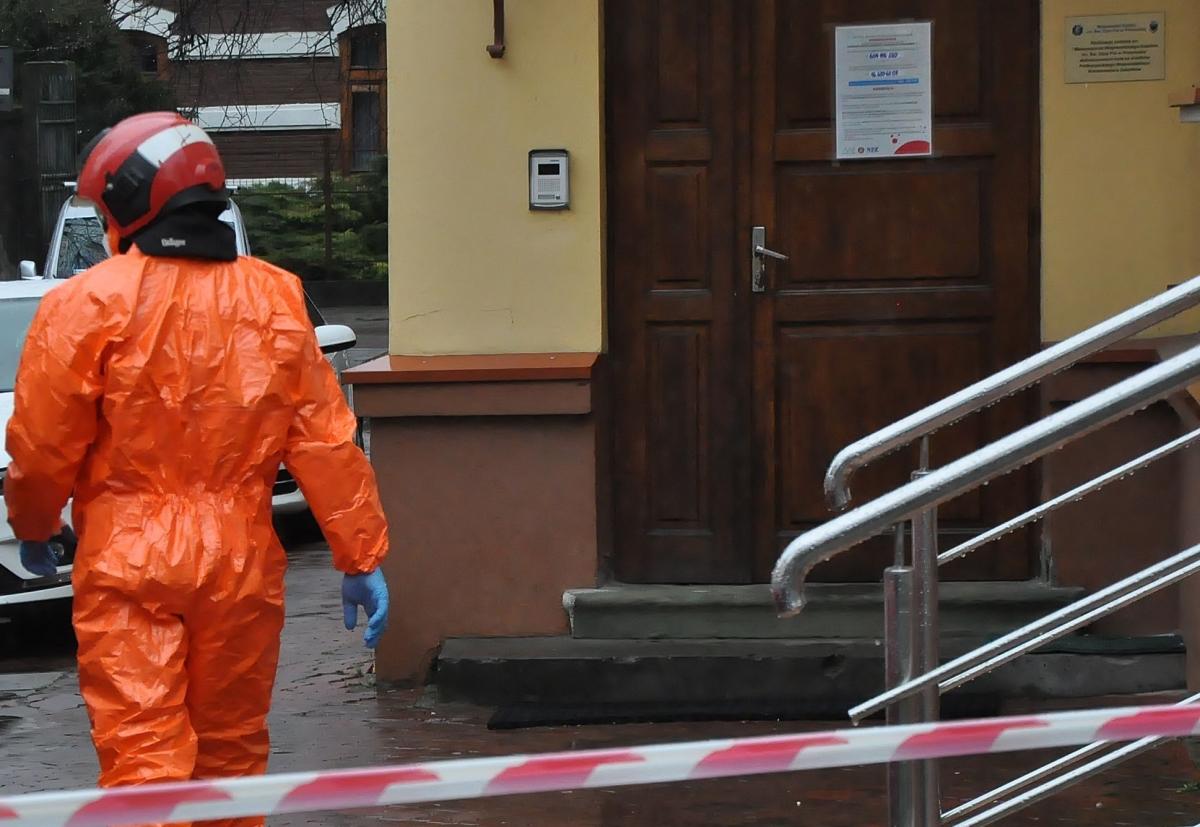 Kolejna pielęgniarka zarażona. Personel opuści dzisiaj oddział zakaźny [AKTUALIZACJA]