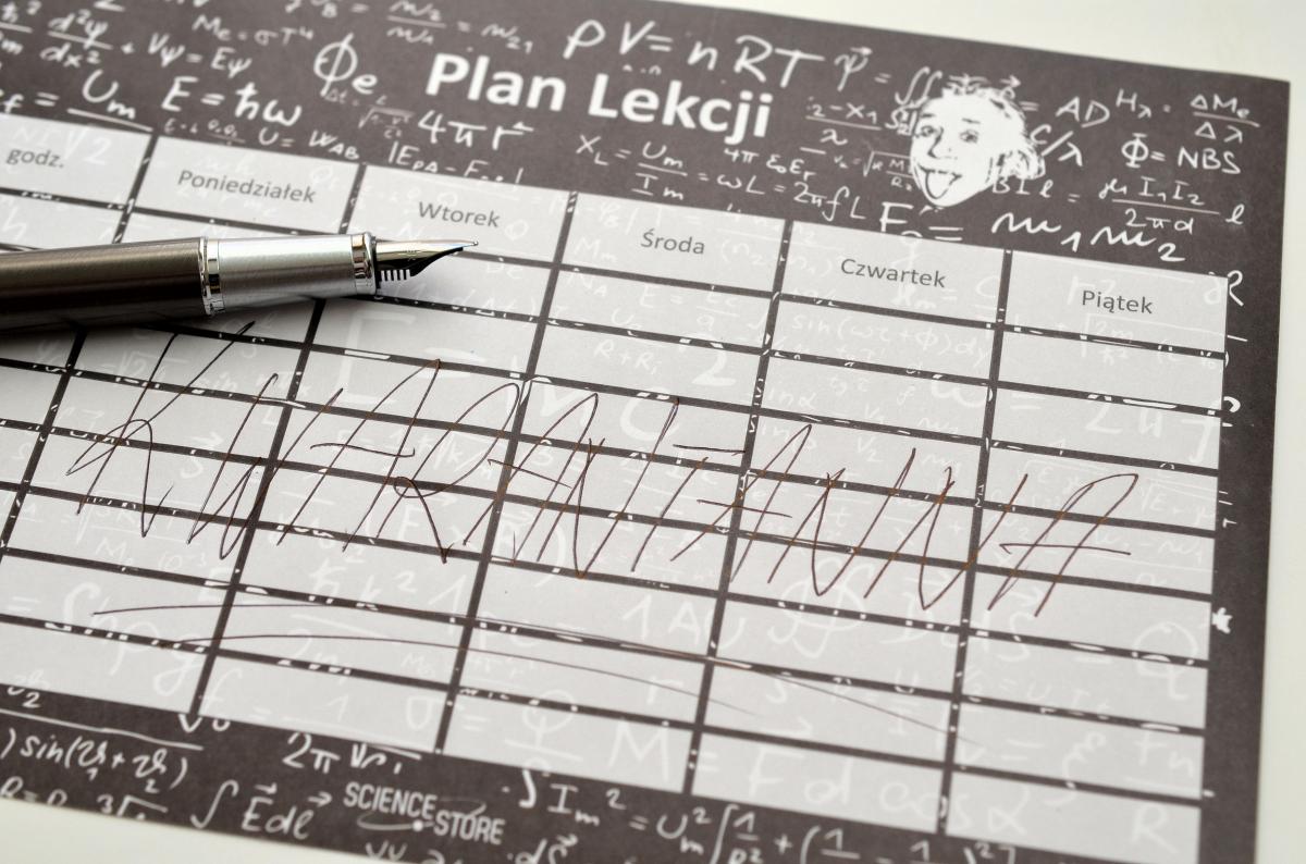 Szkoły nadal zamknięte. Matury w czerwcu – bez egzaminu ustnego
