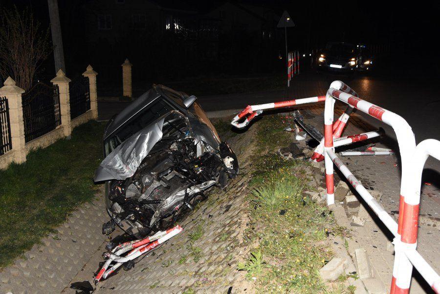 Staranował barierki i uciekł [ZDJĘCIA]