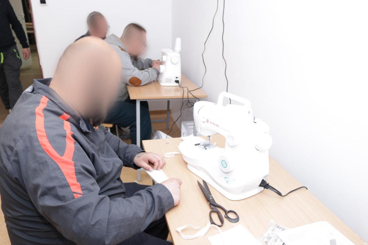 Więźniowie z Przemyśla i Medyki szyją ok. 500 maseczek dziennie! [ZDJĘCIA]