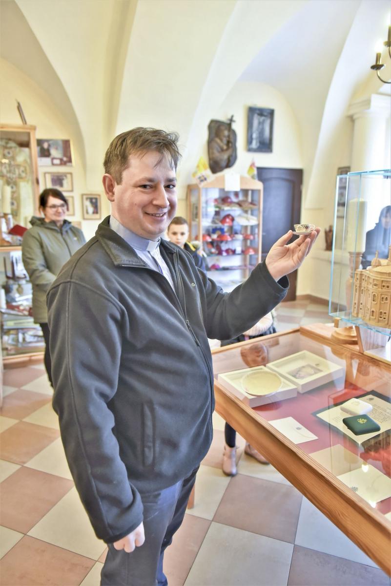 Niezwykła sala Jana Pawła II w jarosławskim opactwie [ZDJĘCIA]