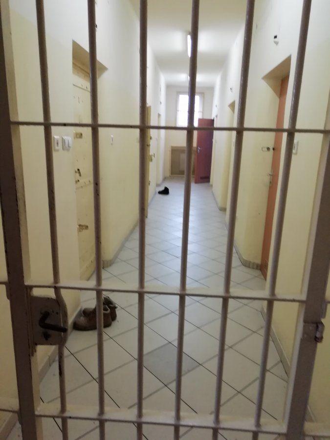 Pijany rowerzysta był poszukiwany. Policjanci znaleźli go na… chodniku