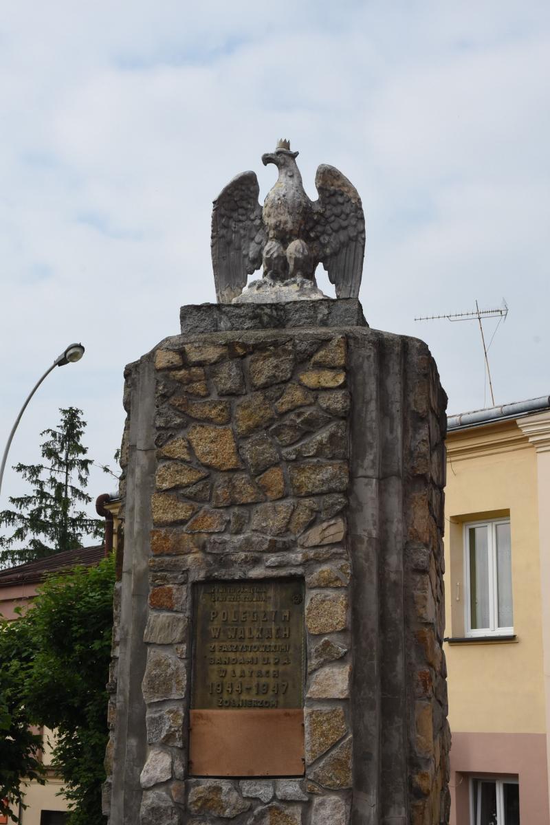 Pomnik na Rynku w Birczy zostaje