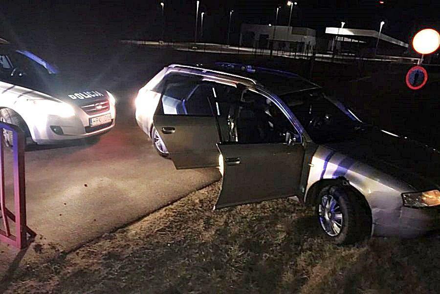 Recydywista miał być za kratkami. Urządził sobie niebezpieczny samochodowy rajd 