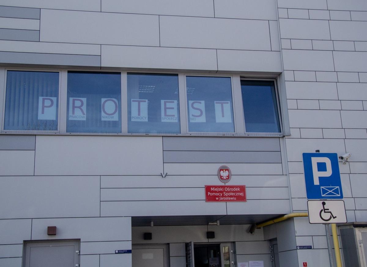 Protestują pracownicy MOPS