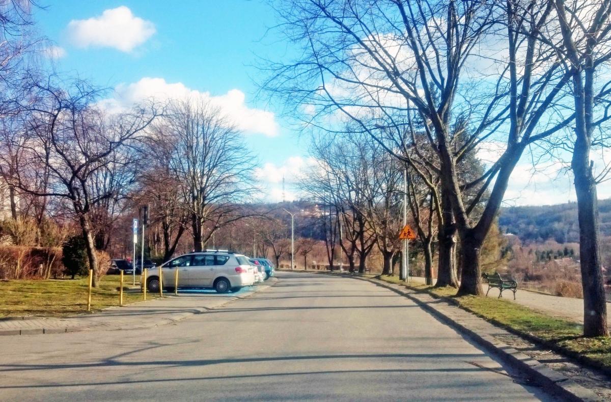 Miejsc parkingowych ubyło, ale będą nowe