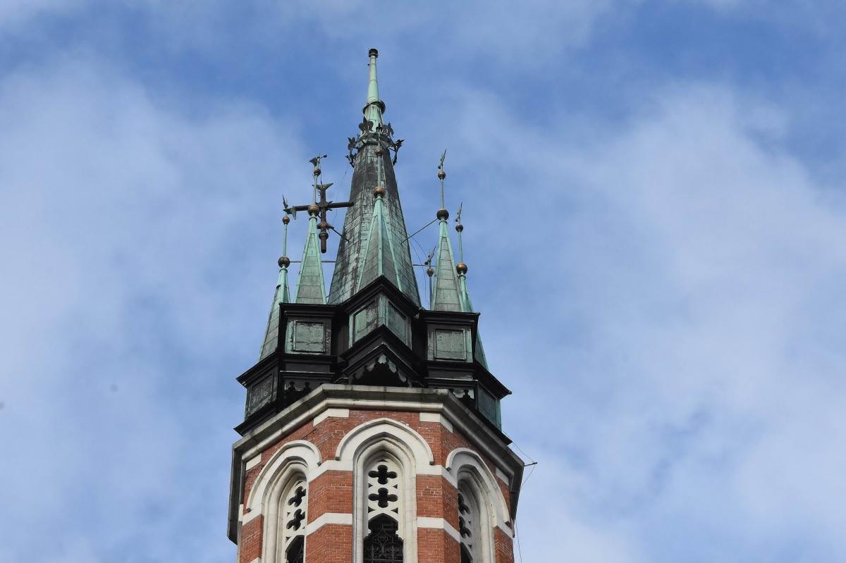 Wiatr złamał krzyż na wieży kościoła salezjanów [ZDJĘCIA]