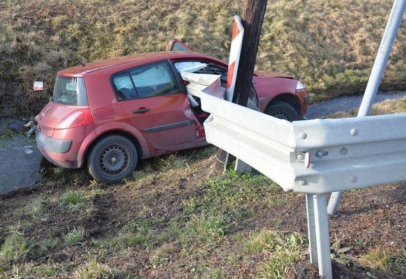 Tragiczny wypadek. Pojazd wpadł w poślizg i uderzył w barierę