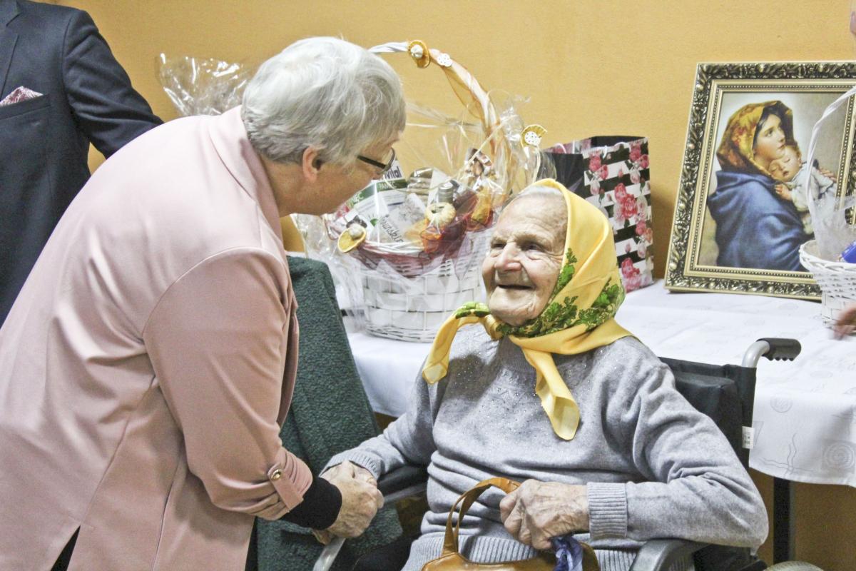 100 róż na setne urodziny!