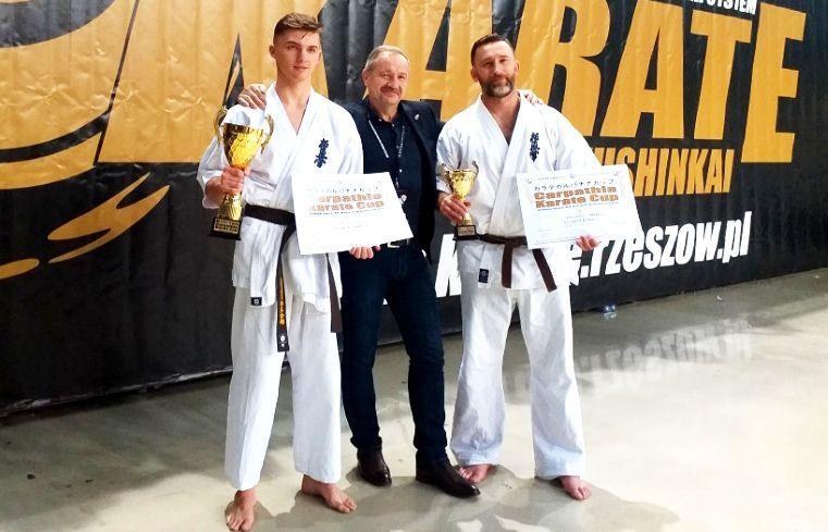 Dwóch przemyskich karateków na podium