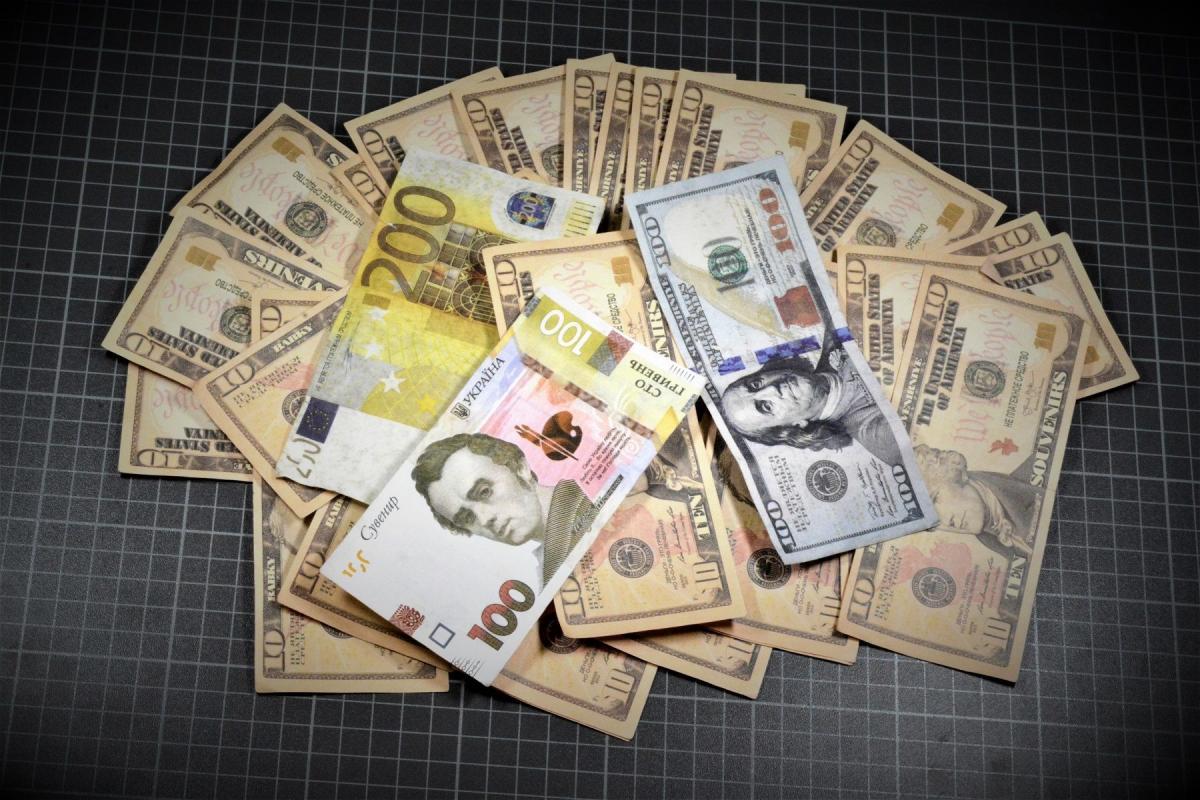 Przedstawiła kontrolerom atrapę banknotów 