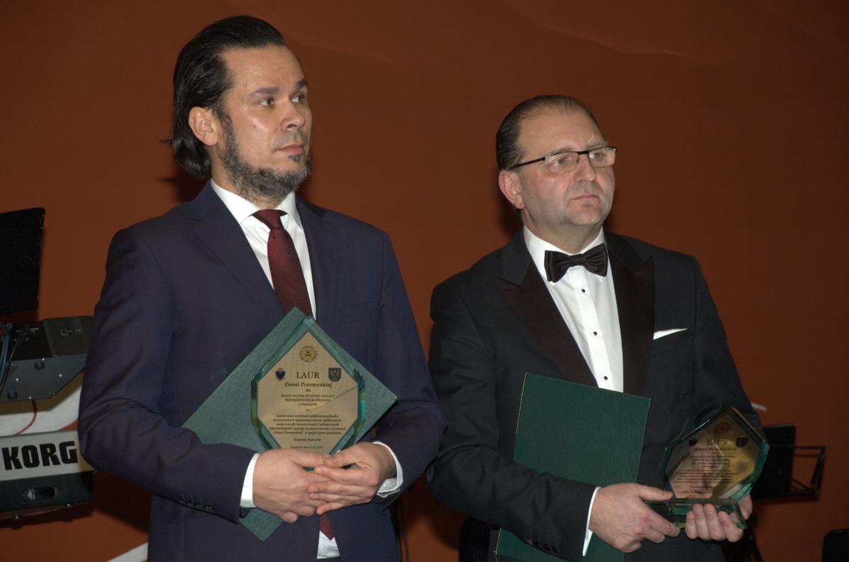 Przekazali sobie wielokulturowy znak pokoju