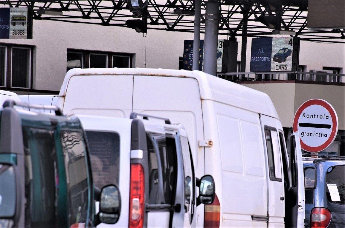 Rekord w liczbie odprawionych podróżnych oraz pojazdów