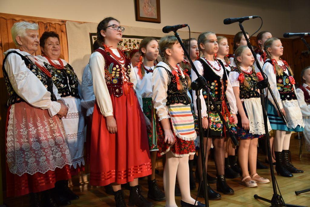 Przekazać folklor ziemi przeworskiej kolejnym pokoleniom