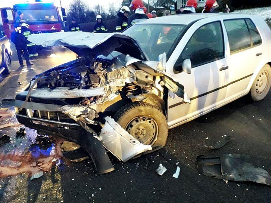 „Czołówka” w Jabłonce. Z volkswagena i nissana niewiele zostało