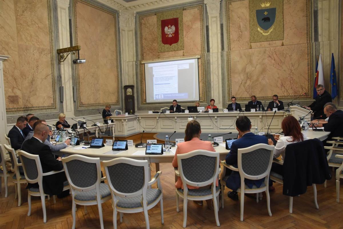 Jak radni oceniają prezydenta i pozostałych radnych?