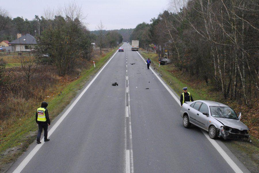 Groźny wypadek z udziałem trzech pojazdów