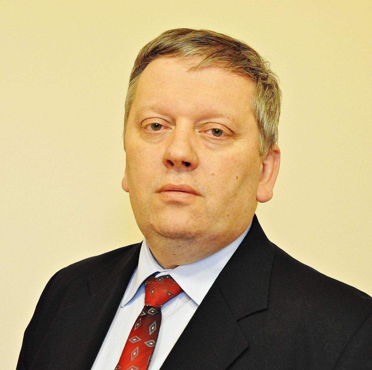 Poseł Rząsa „przytulił” dwa miliony złotych. Były dyrektor szpitala ripostuje