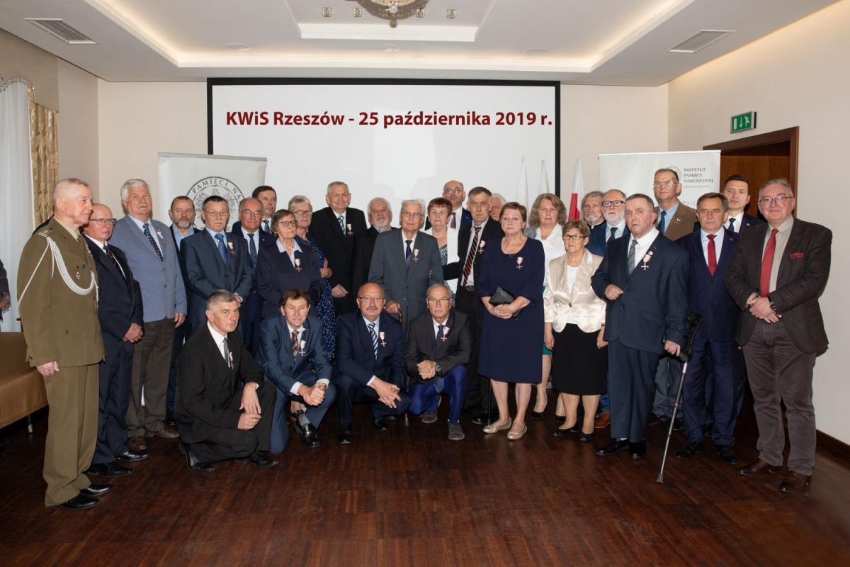 Działacze opozycji antykomunistycznej odznaczeni Krzyżami Wolności i Solidarności