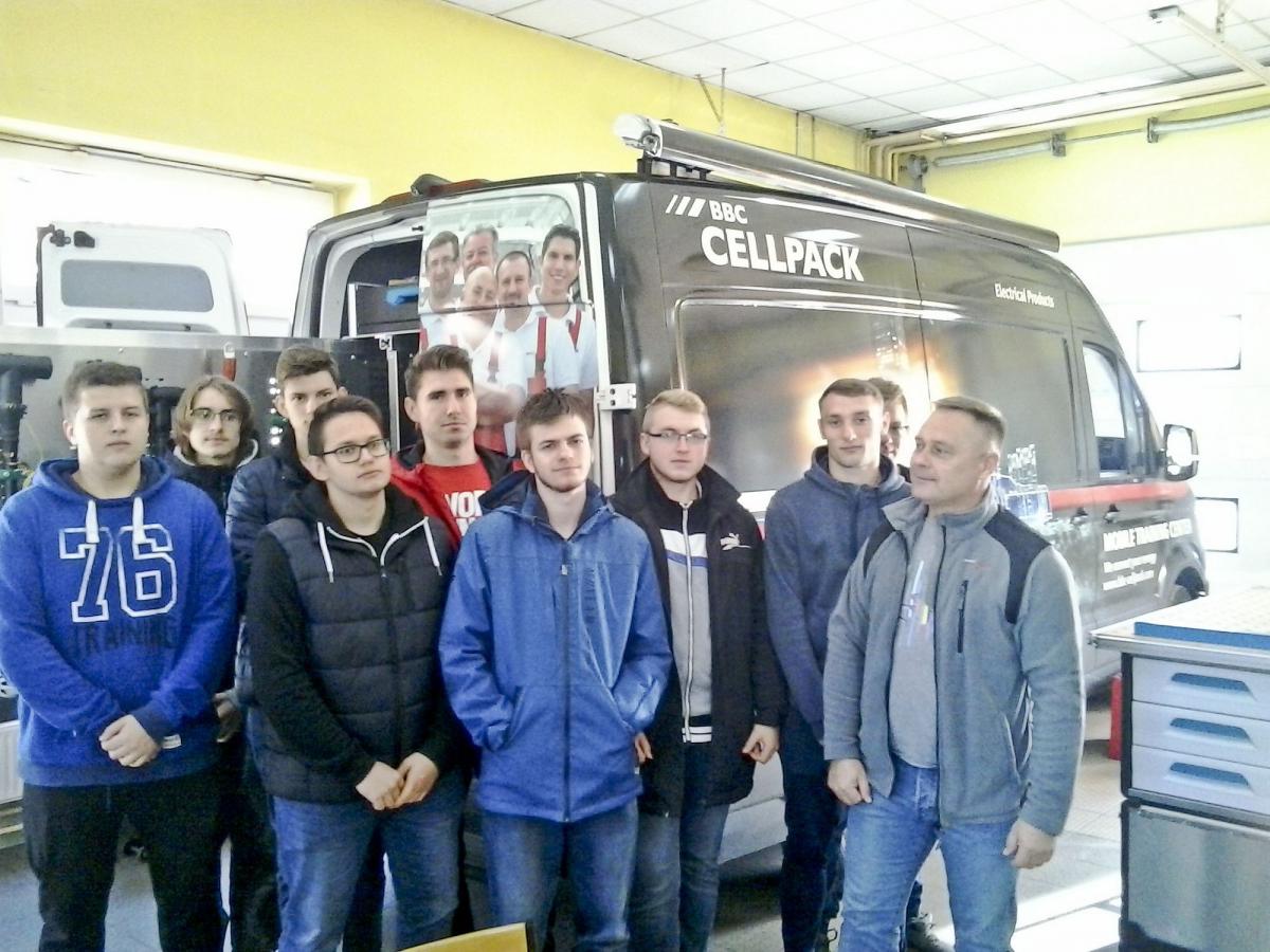 Przyszli elektrycy uczyli się pod okiem fachowców z branży