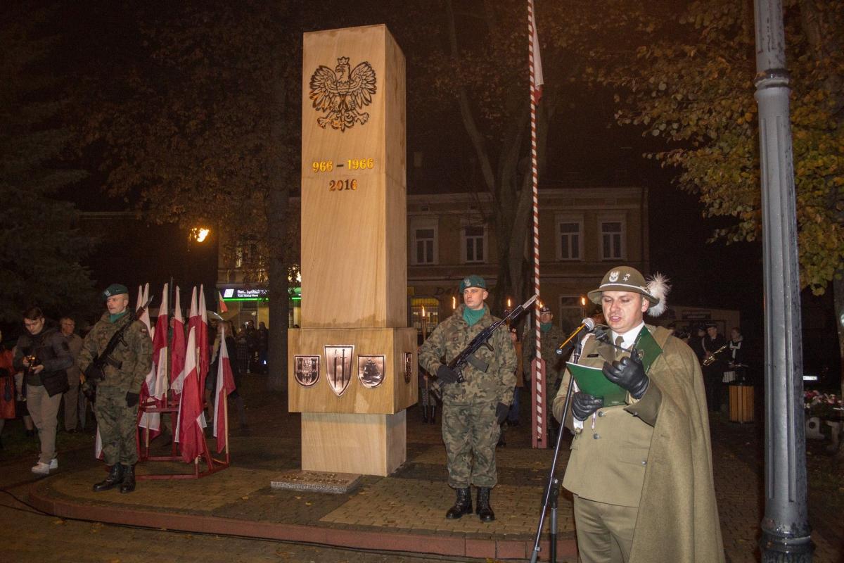 Święto Niepodległości przed pomnikiem Tysiąclecia Chrztu Polski [ZDJĘCIA]