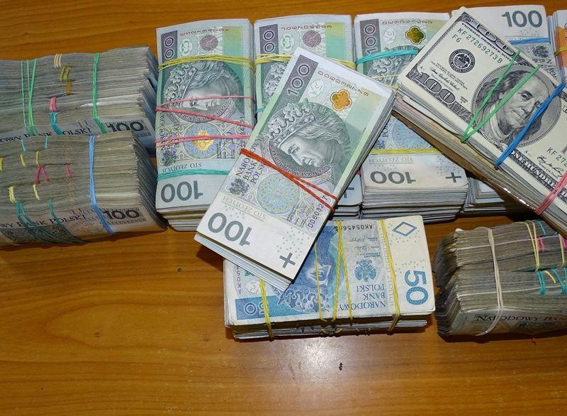 Euro, dolary, hrywny i złotówki warte 152 tys. zł