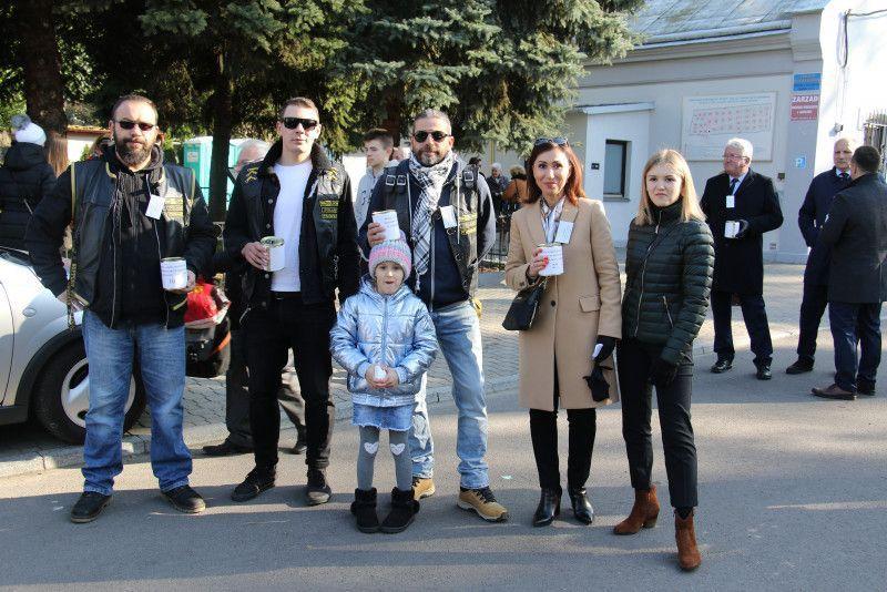 Kwestowali na cmentarzach