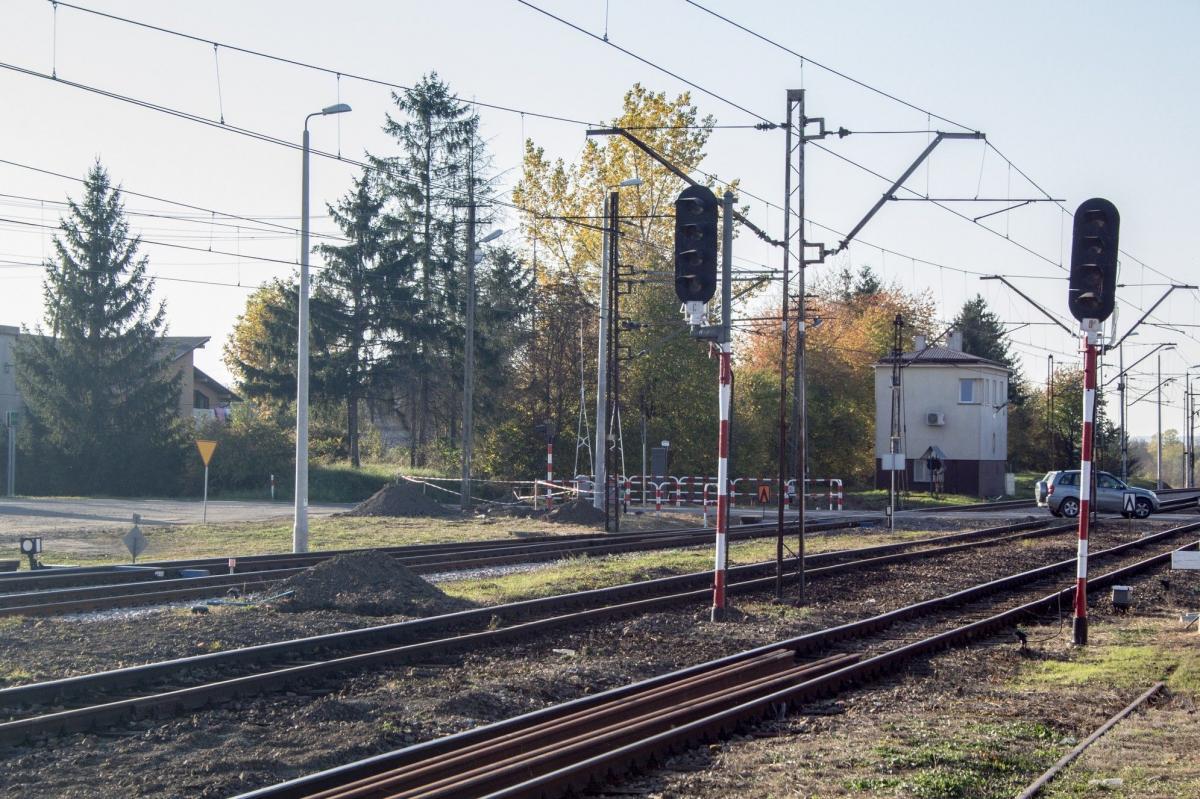 Mieszkańcy ulic przyległych do torów raczej nie odetchną. Interpelacja radnej nie pomogła