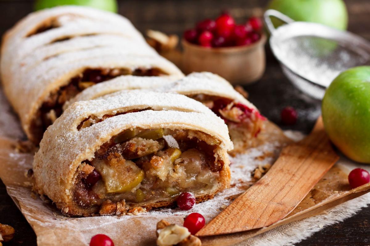 Strudel z jabłkami i żurawiną