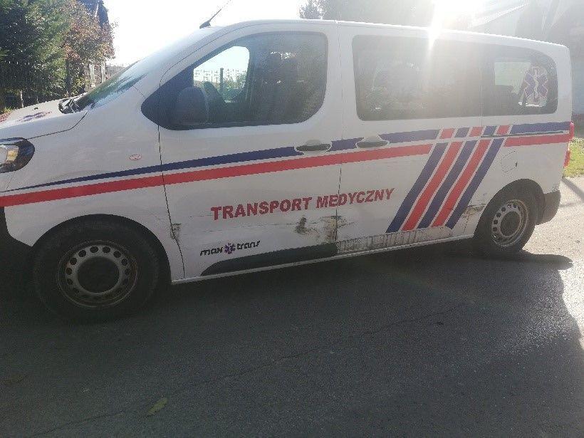 Pijany kierowca uderzył w karetkę