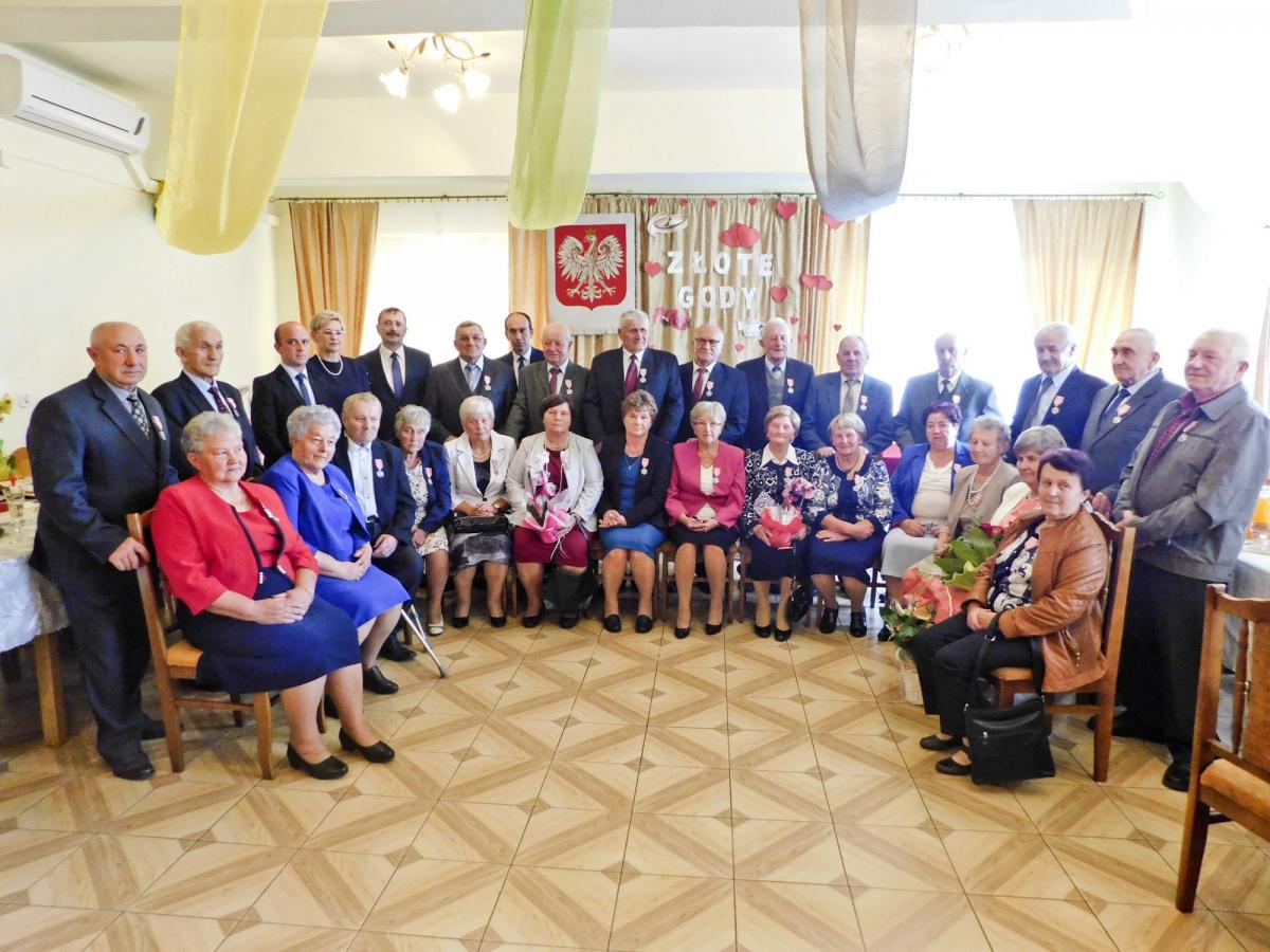 Kwiaty, prezenty, życzenia z okazji jubileuszu 50-lecia pożycia małżeńskiego 