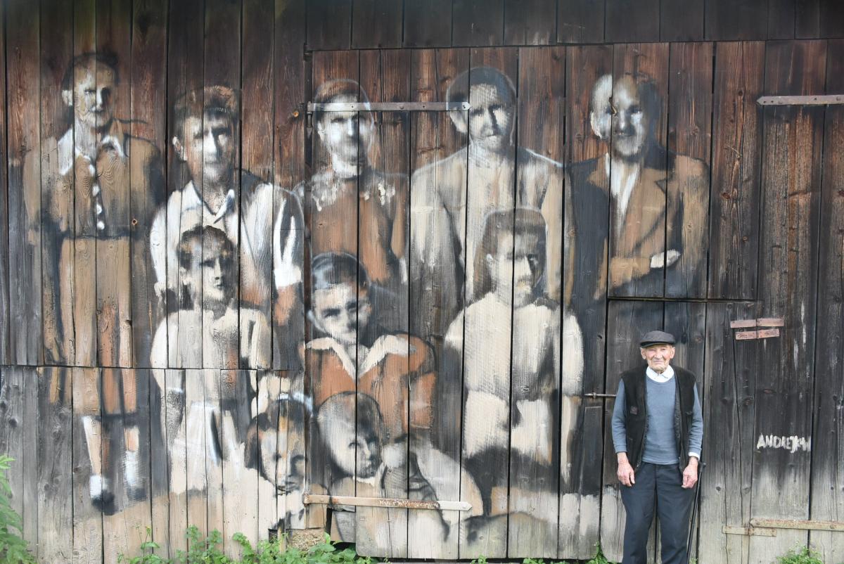 Mural na setne urodziny pana Mikołaja
