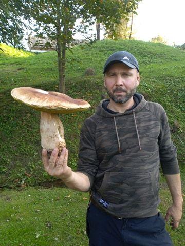 Grzybobranie trwa w najlepsze. Ponad kilogramowy borowik szlachetny!