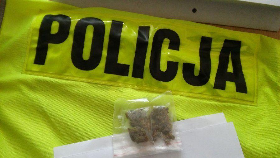 Na widok policji wyrzucił papierosa do rzeki...