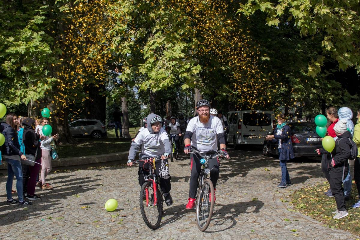 Kręcili kilometry na rzecz pracy niepełnosprawnych